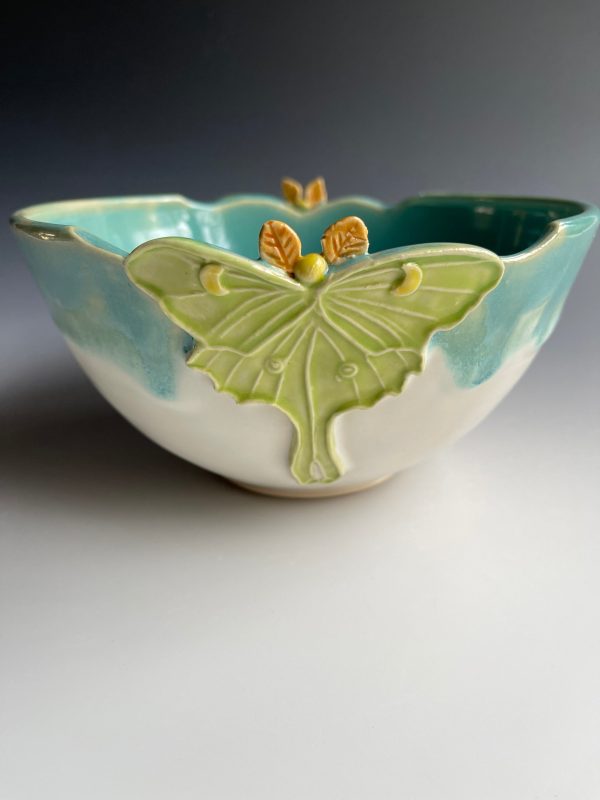 Luna moth bowl SPRT 4 8”D feature Online